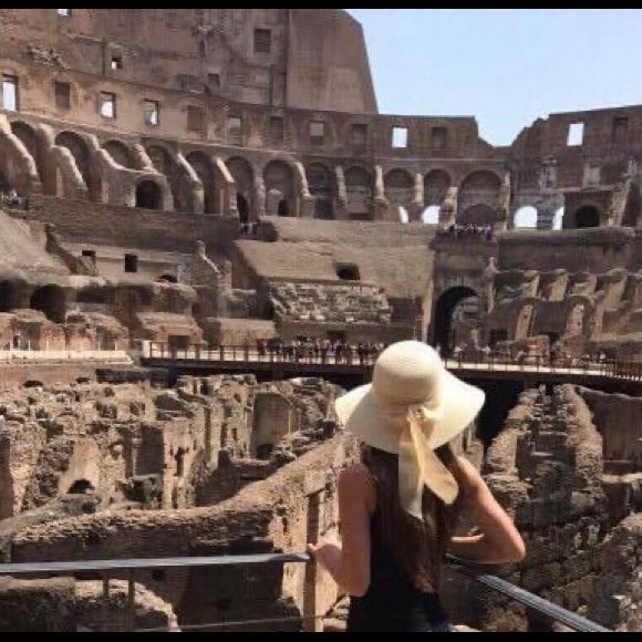 Meet your Posher, Melina - Picture 8 of 8